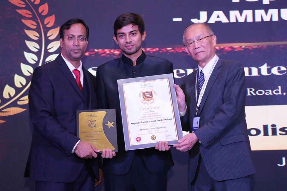 STEPHENS INTERNATIONAL PUBLIC SCHOOL RECEIVES TOP SCHOOL AWARD OF J&K