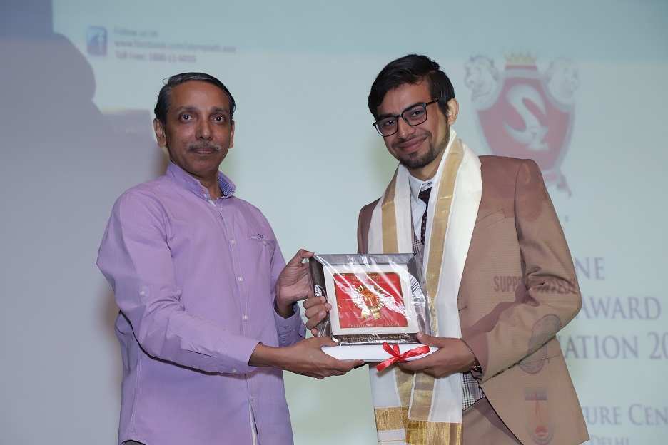 SIPS WON “INSTITUTION OF THE YEAR” AWARD AT NEW DELHI
